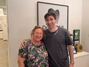 "Ahora puedo comer de todo y volver a sonreír con confianza" – María José, paciente con implantes dentales